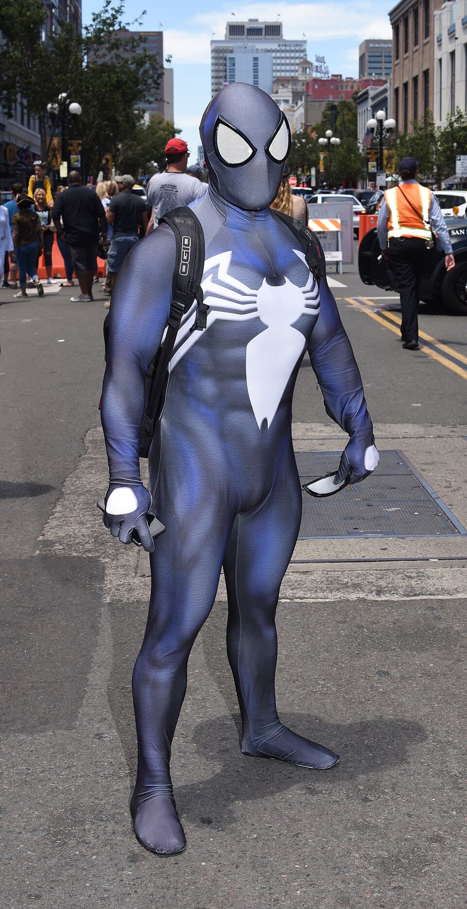 Alien in San Diego (42867086124) by @mangamancer in Edits